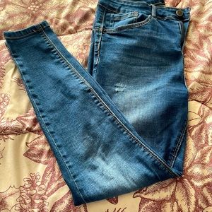 Women blue wash jeans